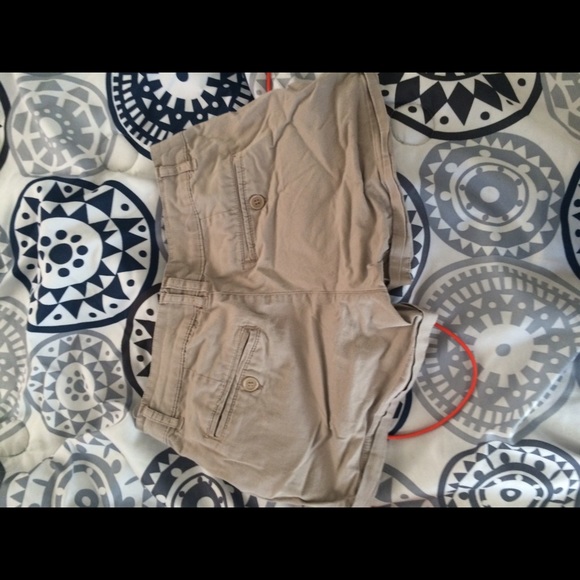 Shorts - Picture 2 of 3