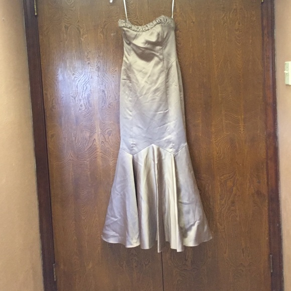 Beautiful Vera Wang Prom Dress - Picture 1 of 2