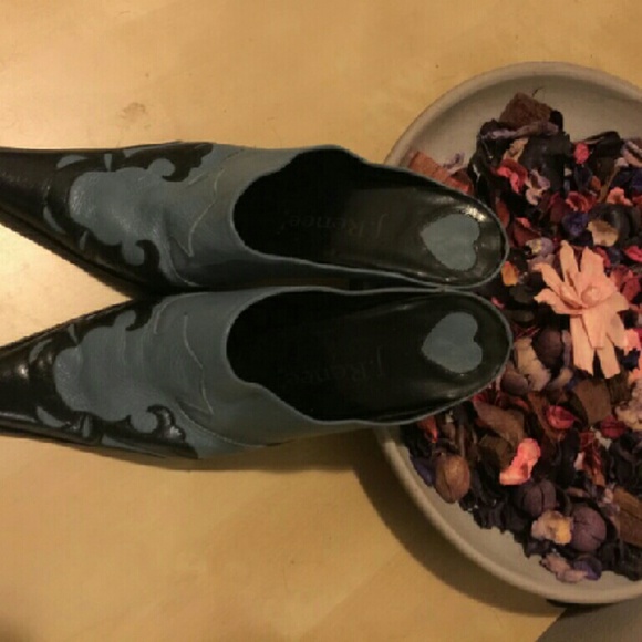 Women's shoes