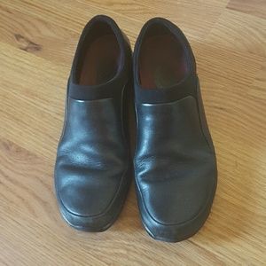 Merrell black comfort shoes