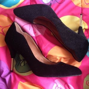 Pointy toe Black Felt w/ gold plated heel