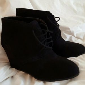 Black Wedges
