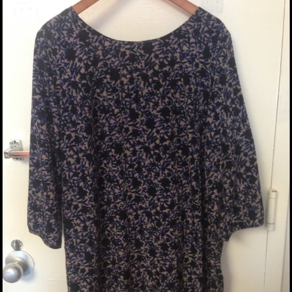 Trendy XL dark floral dress