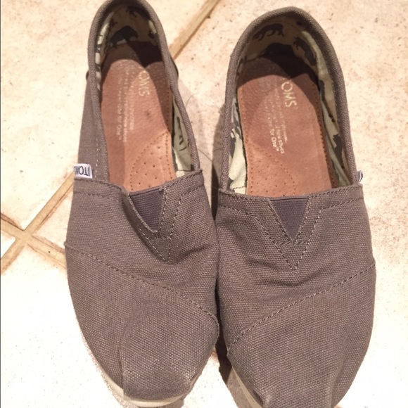 Toms size 6