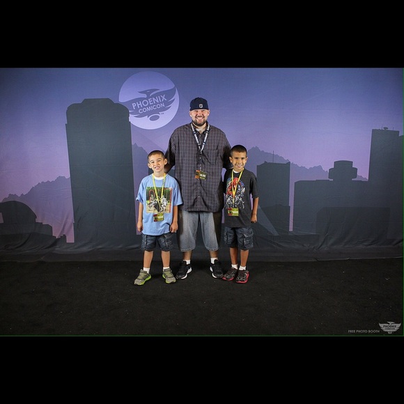 Hello, my name is Nichole. Let's make some deals. - Picture 3 of 5