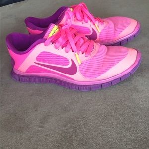 Women's  pink and purple livestrong 4.0 Nikes