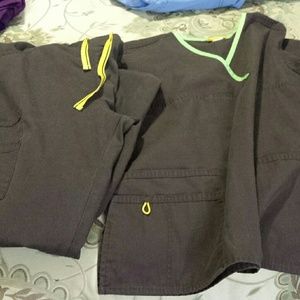 Wonder winks scrub set