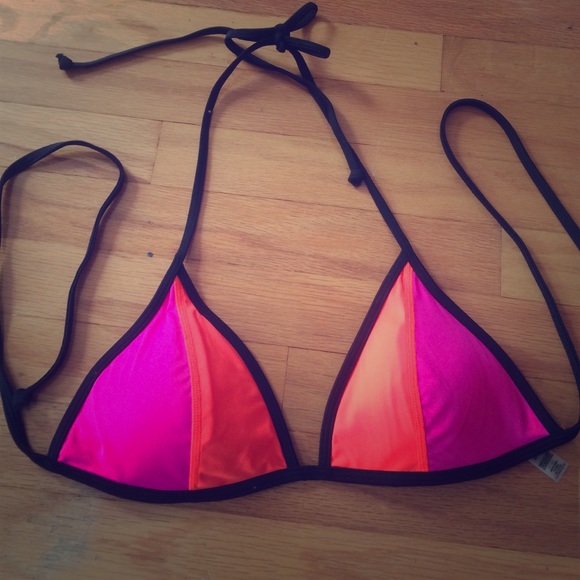 VS TRIANGLE TOP