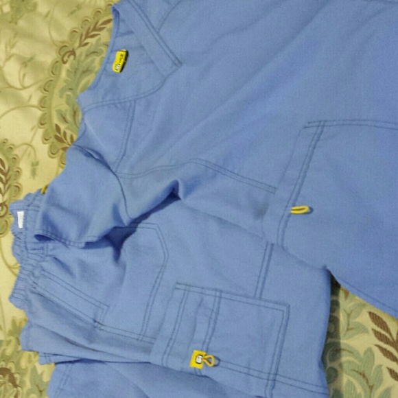 Wonder winks scrub set