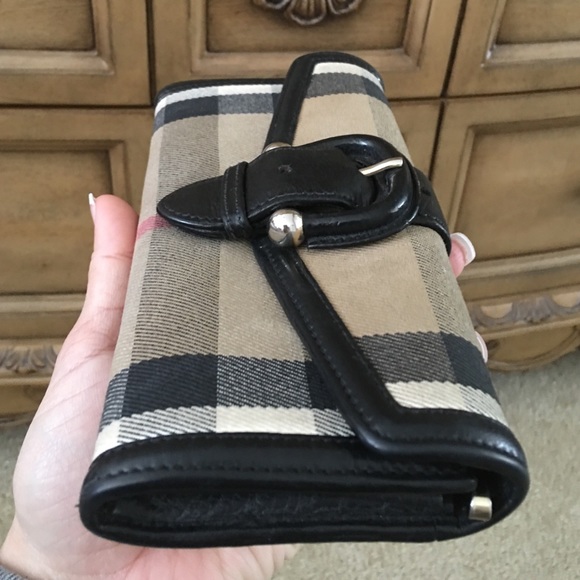 ❌ SOLD!! ❌ Burberry house wallet❤️ - Picture 3 of 4