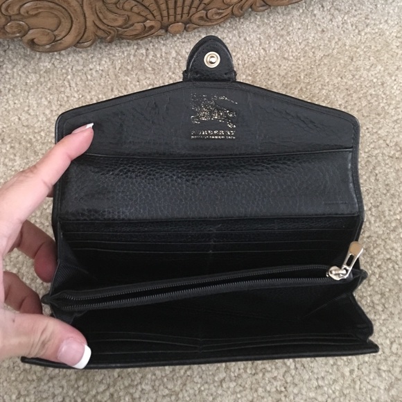 ❌ SOLD!! ❌ Burberry house wallet❤️ - Picture 4 of 4