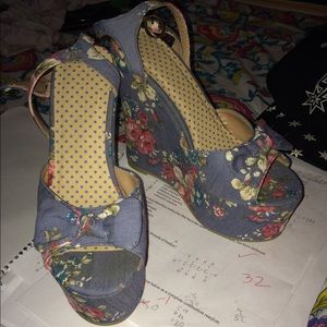 Never worn wedges from forever 21.