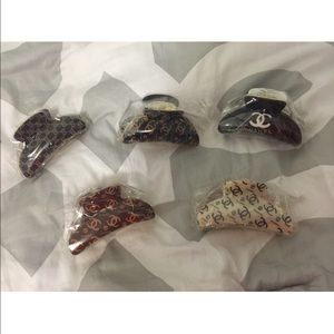 Bear claw hair clips