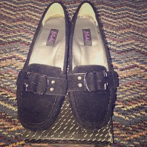 Black Loafer Flats w/ Buckle