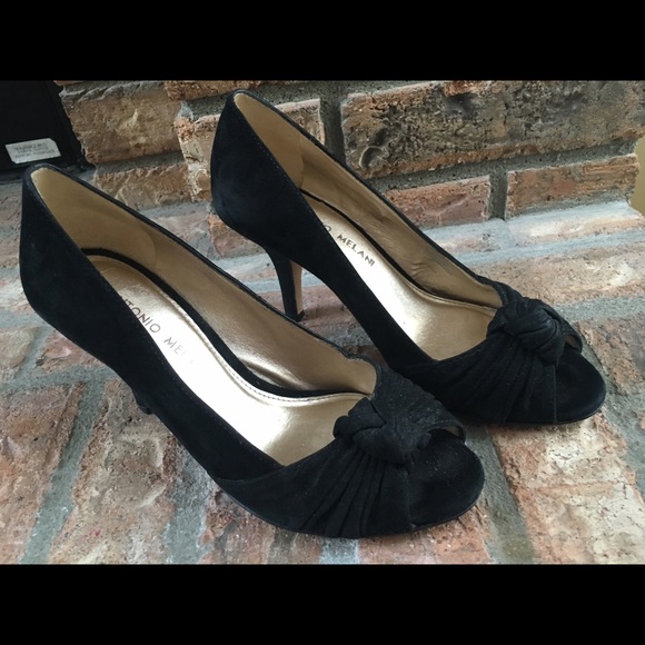 Antonia melani suede peep toe pump