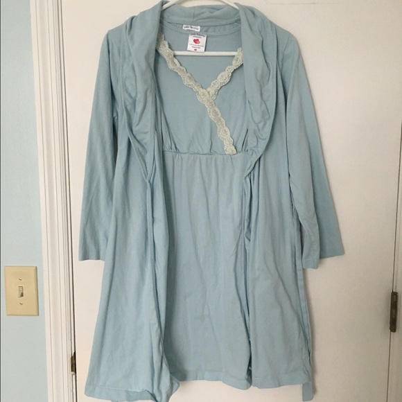 Destination maternity night gown with robe
