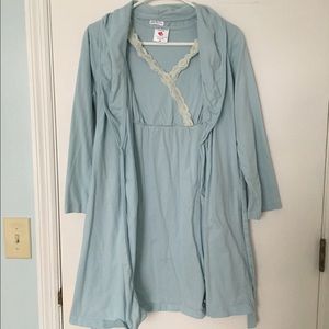 Destination maternity night gown with robe