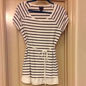 Very soft comfortable maternity top.