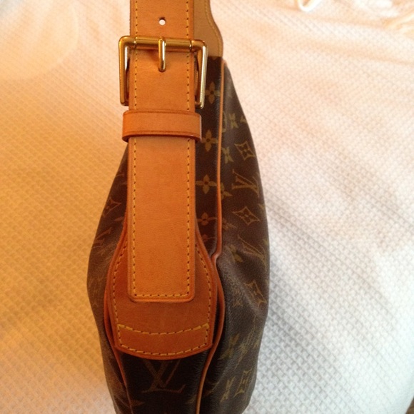 🚫SOLD🚫Authentic Louis Vuitton Croissant Bag - Picture 4 of 4