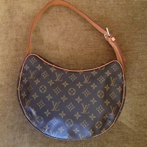 🚫SOLD🚫Authentic Louis Vuitton Croissant Bag