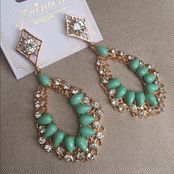 ❗️SOLD❗️Earring Bundle - Picture 3 of 4