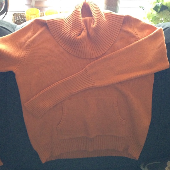 Old Navy Women's cowneck sweater with pockets