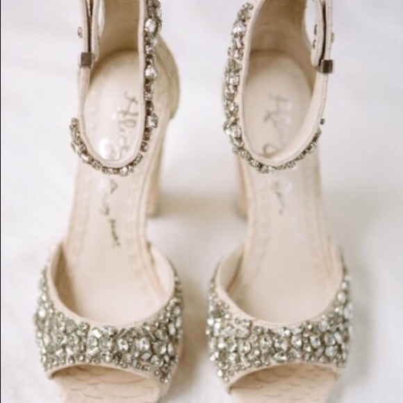 ISO! Alice and Olivia Vanessa Pumps. Size 7.5 or 8 - Picture 1 of 1