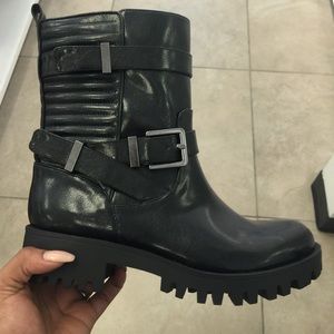 New never worn nine west boot