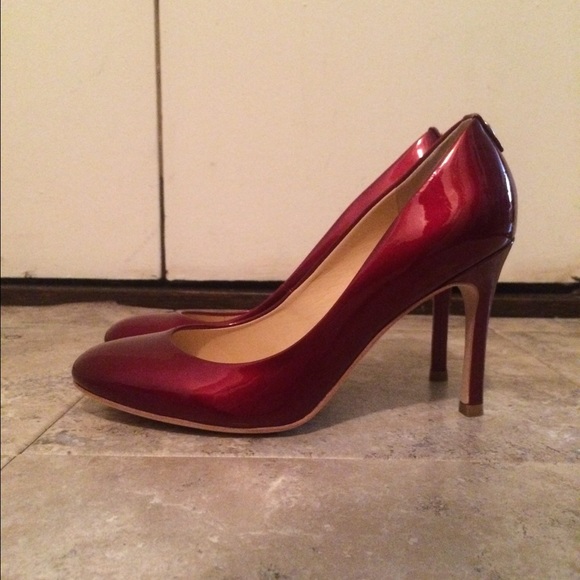 Ivanka Trump Shoes - Ivanka Trump Janie pumps