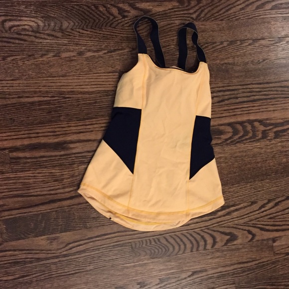 Lululemon tank w cross back straps. Like new