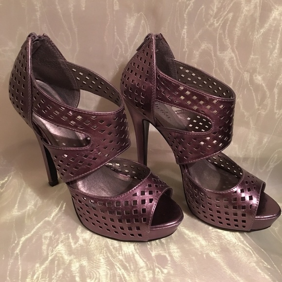 Silver Platform heels - Picture 3 of 3