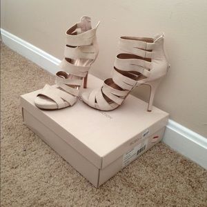 Perfect BCBG Pumps 💕