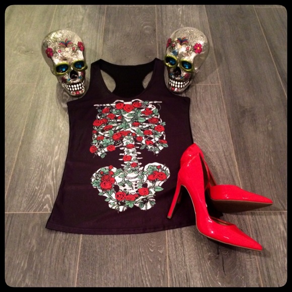 Tops - ✨NEW Skeleton Torso adorned with Roses✨