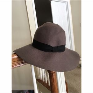 NWT Forever 21 - Gray w/black ribbon Floppy Hat