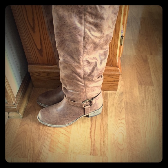 Brand new brown boots.
