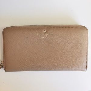 🚨SOLD🚨 Kate Spade Cobble Hill Lacey wallet