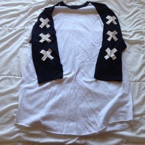 Baseball tee