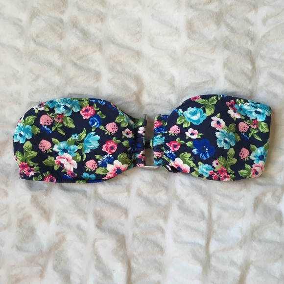 Beautiful Gilly Hicks bandeau bikini top