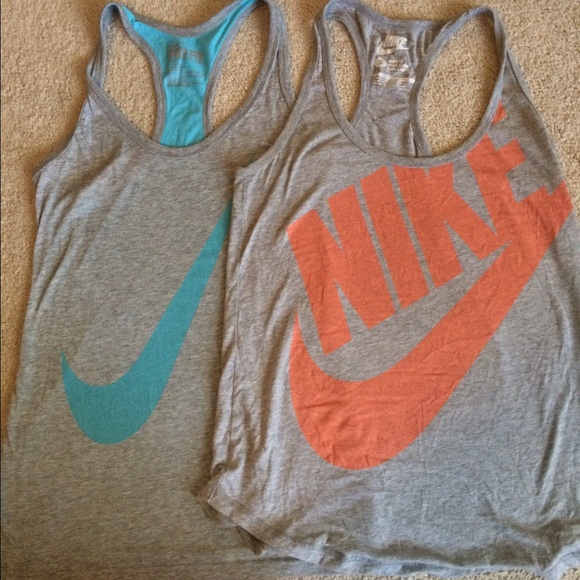 Set of 2 Nike tank tops