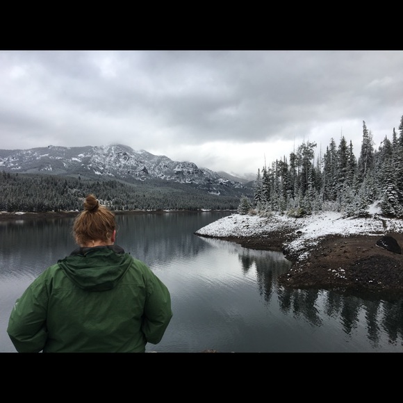 Meet your Posher, Caitlin - Picture 2 of 3