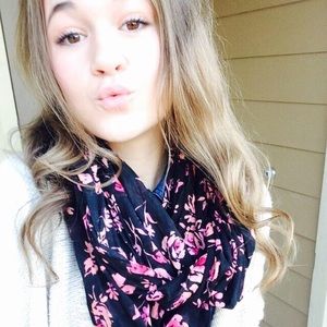 Meet your Posher, Alyssa