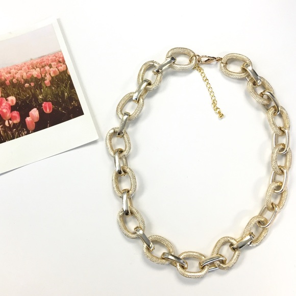 Gold & Textured Chain Link Necklace - Picture 2 of 3