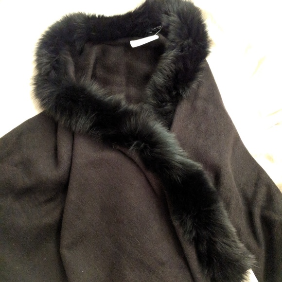 Knit with 100% real fox fur trim - Picture 4 of 5