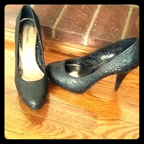 Nine West heel - Picture 1 of 2