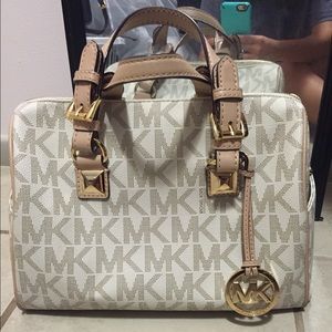 ❌❌ SOLD❌❌WHITE MK MONOGRAM GRAYSON PURSE