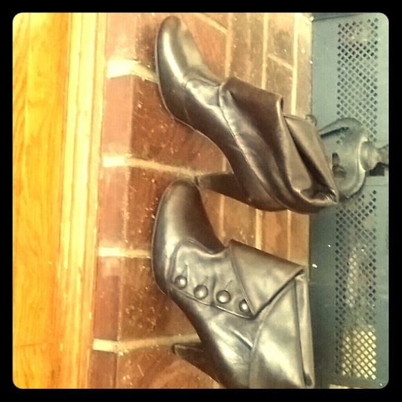 Cute ankle booties - Picture 1 of 2