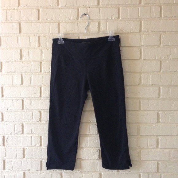 Athleta Pants - Athleta cropped workout pants