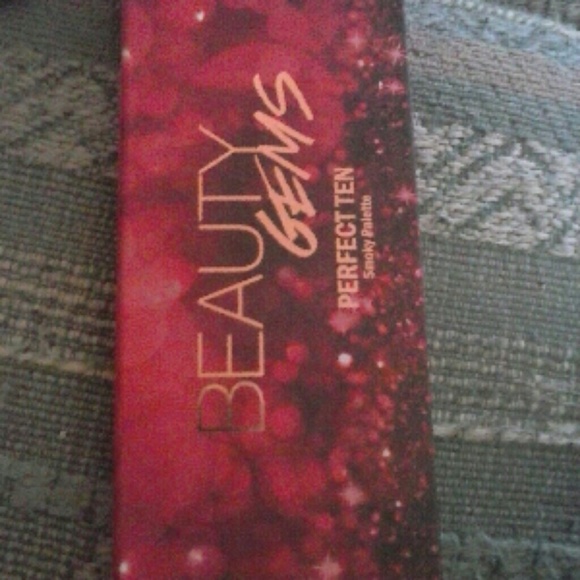 Beauty gems holiday palette