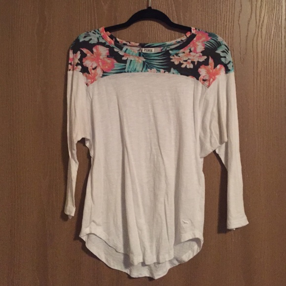 RARE VS PINK crew neck shirt