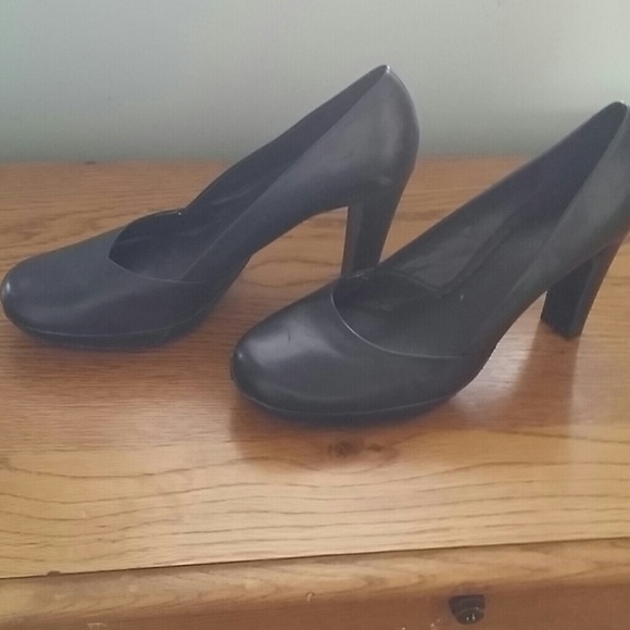Dark brown heels - Picture 1 of 3